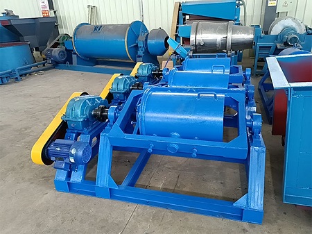 Operation method of cylindrical ball mill